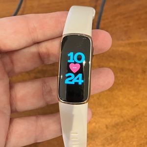 Fitbit Luxe - Gold and Cream